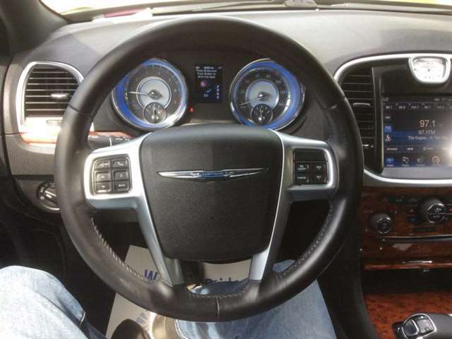 Chrysler 300 2012 photo 19